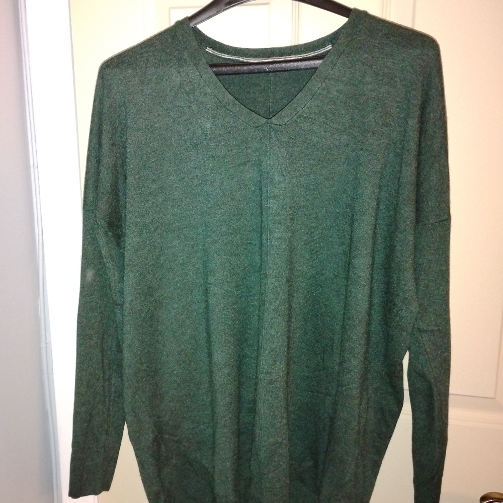 Denver Hayes Green V-Neck Sweater Soft Knit Classic